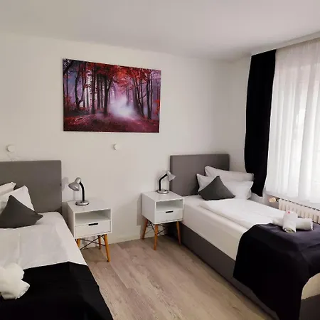 Schiff Hotel *